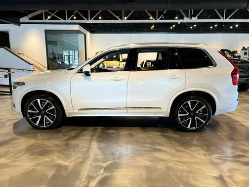 2023 Volvo XC90 B5 Plus