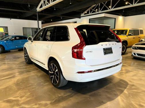 2023 Volvo XC90 B5 Plus