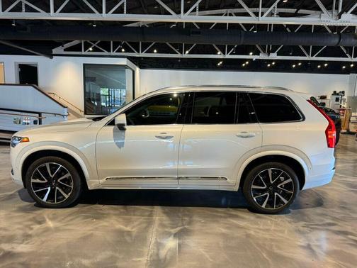 2023 Volvo XC90 B5 Plus