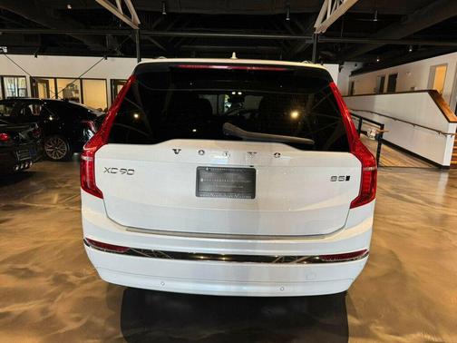 2023 Volvo XC90 B5 Plus