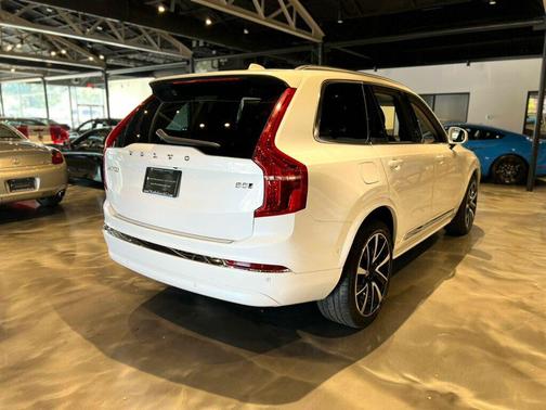 2023 Volvo XC90 B5 Plus