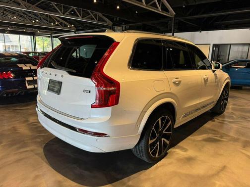 2023 Volvo XC90 B5 Plus