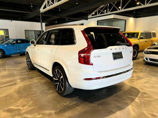 2023 Volvo XC90 B5 Plus