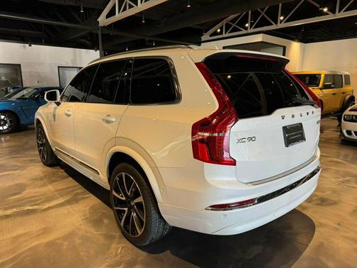 2023 Volvo XC90 B5 Plus