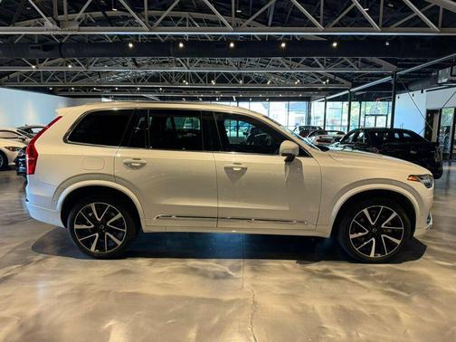 2023 Volvo XC90 B5 Plus