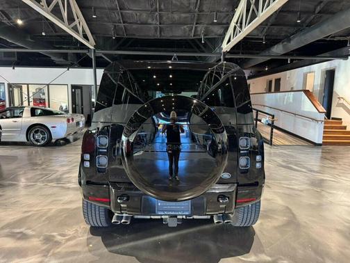 2023 Land Rover Defender 110 V8