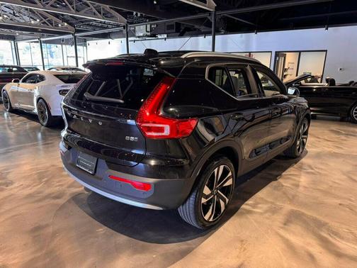 2023 Volvo XC40 B5 Plus Bright Theme