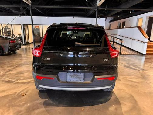 2023 Volvo XC40 B5 Plus Bright Theme