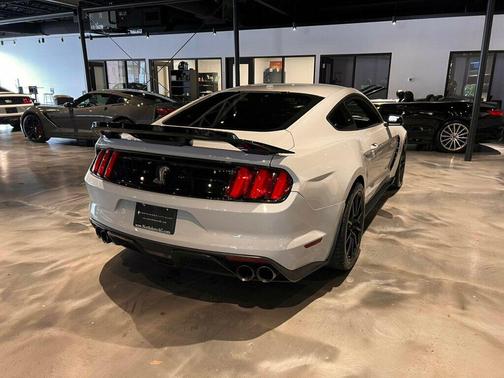 2017 Ford Shelby GT350 Base