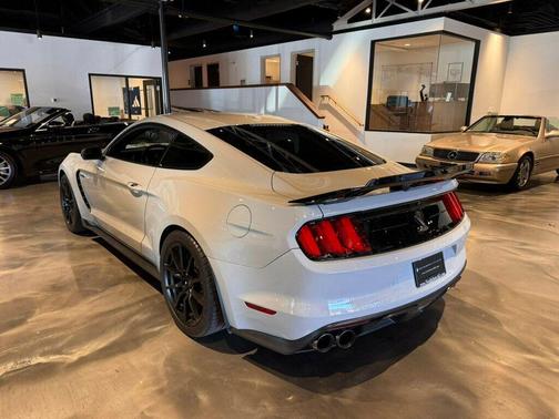 2017 Ford Shelby GT350 Base