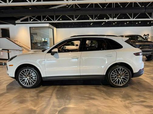 2022 Porsche Cayenne AWD/PremiumPkg/PanoRoof/ClubLeatherSeatPkg/SoftCloseDoors/NAV