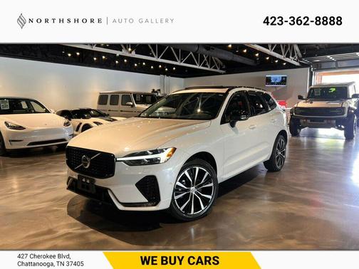 Crystal White Metallic 2023 Volvo XC60 B5 Plus Dark Theme