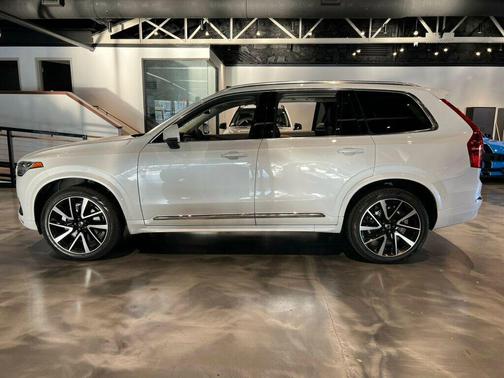 2023 Volvo XC90 B6 Plus 6-Seater