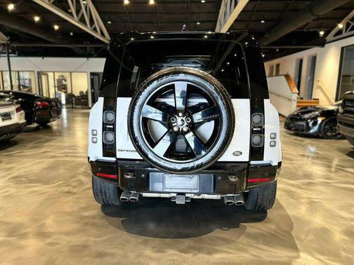 2023 Land Rover Defender 110 V8