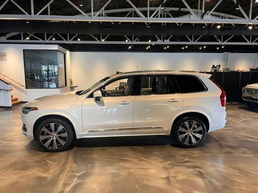 Crystal White Metallic 2023 Volvo XC90 Recharge Plug-In Hybrid T8 Plus Bright Theme 7-Seater