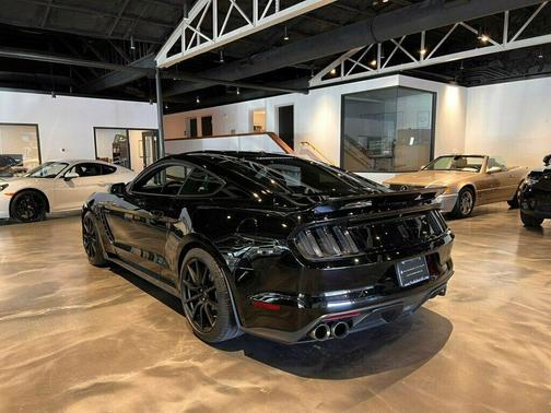 2016 Ford Shelby GT350 Base