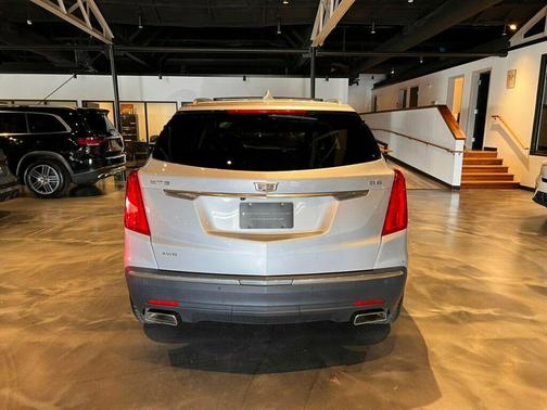 Radiant Silver Metallic 2019 Cadillac XT5 Luxury