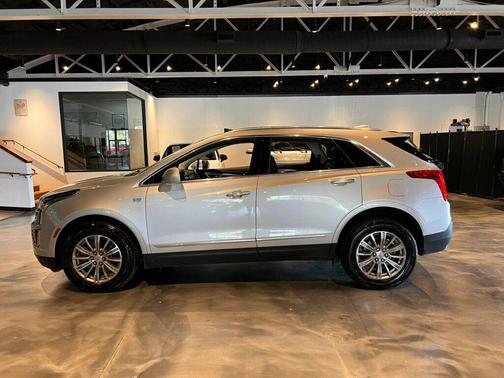 Radiant Silver Metallic 2019 Cadillac XT5 Luxury