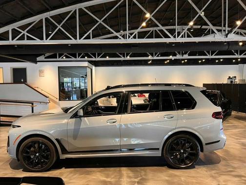 Brooklyn Grey Metallic 2024 BMW X7 xDrive40i