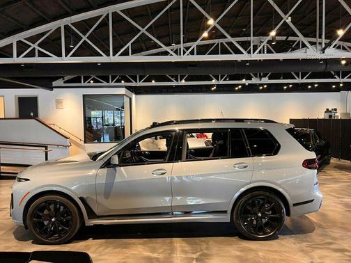 Brooklyn Grey Metallic 2024 BMW X7 xDrive40i