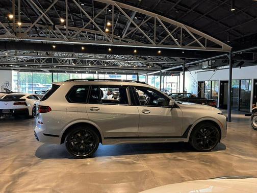 Brooklyn Grey Metallic 2024 BMW X7 xDrive40i