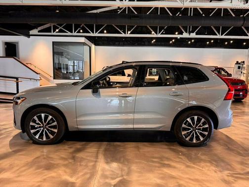2024 Volvo XC60 B5 Core Dark Theme