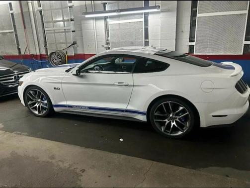 Oxford White 2017 Ford Mustang GT Premium