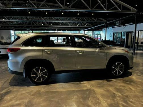 Celestial Silver Metallic 2019 Toyota Highlander XLE