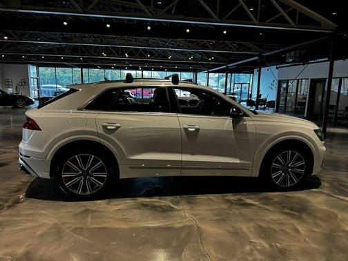 Glacier White Metallic 2023 Audi SQ8 4.0T Premium Plus