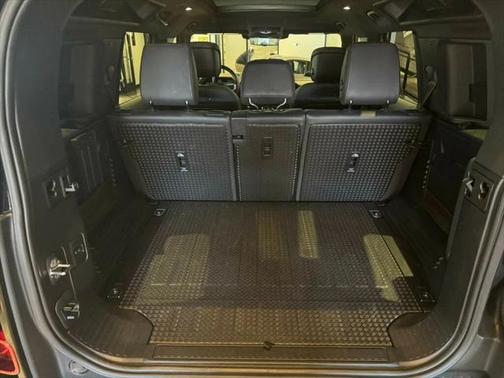 2022 Land Rover Defender 110 X-Dynamic HSE