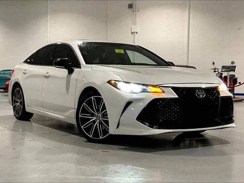 Pearl 2019 Toyota Avalon XSE