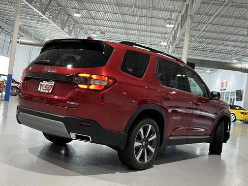 2025 Honda Pilot Touring 8-Passenger