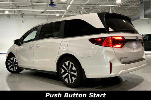 Platinum White Pearl 2026 Honda Odyssey EX-L
