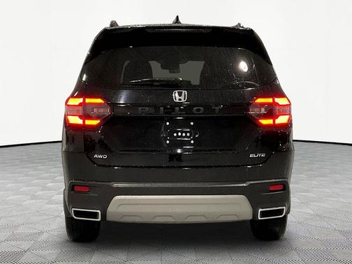Crystal Black Pearl 2023 Honda Pilot AWD Elite