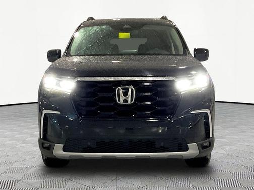 Crystal Black Pearl 2023 Honda Pilot AWD Elite