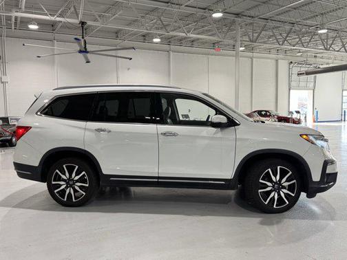 Platinum White Pearl 2020 Honda Pilot Touring 8-Passenger