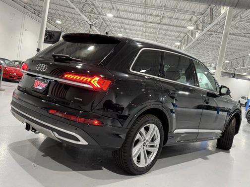 2023 Audi Q7 55 Premium