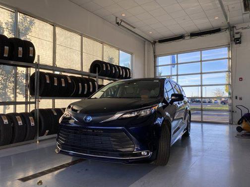 2021 Toyota Sienna XLE 7 Passenger