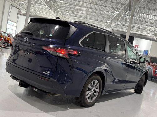 2021 Toyota Sienna XLE 7 Passenger