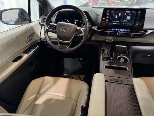 2021 Toyota Sienna XLE 7 Passenger
