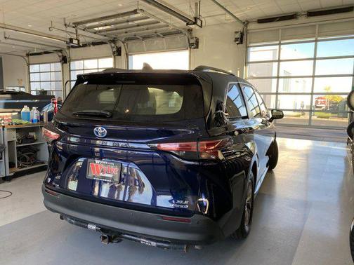 2021 Toyota Sienna XLE 7 Passenger