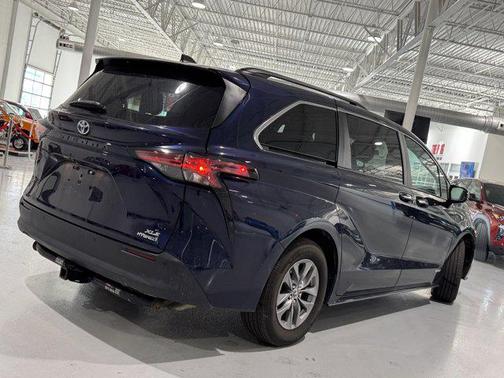 2021 Toyota Sienna XLE 7 Passenger