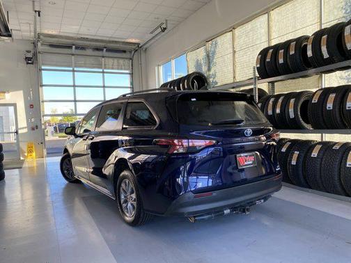 2021 Toyota Sienna XLE 7 Passenger
