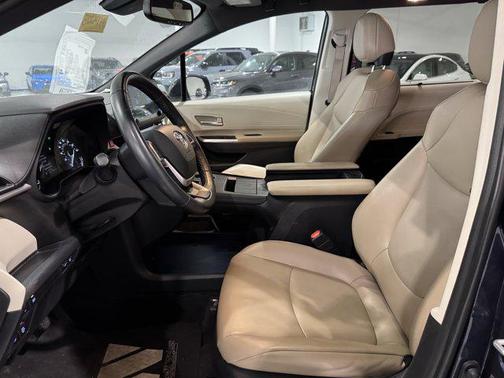 2021 Toyota Sienna XLE 7 Passenger