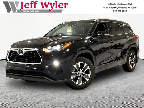 Midnight Black Metallic 2022 Toyota Highlander Hybrid XLE