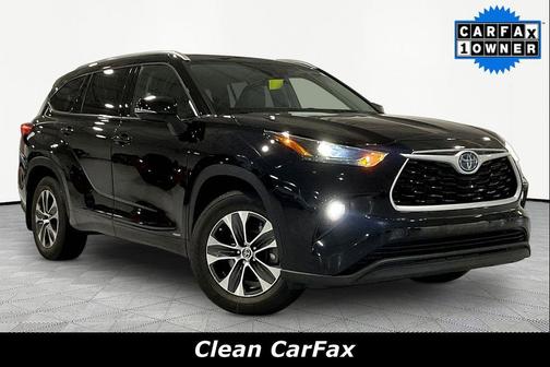 Midnight Black Metallic 2022 Toyota Highlander Hybrid XLE