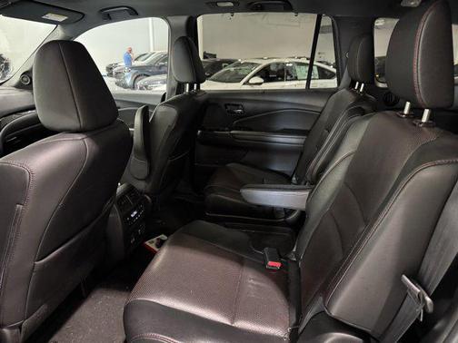 2022 Honda Pilot AWD Black Edition