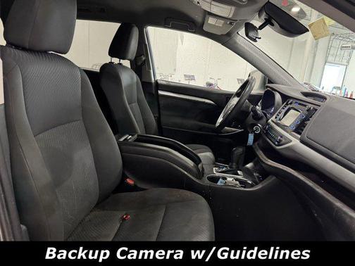 2019 Toyota Highlander LE I4