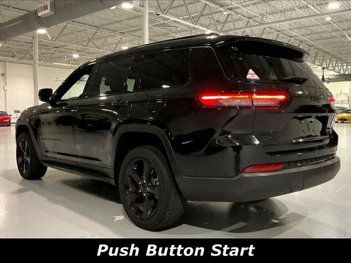 Diamond Black Crystal Pearlcoat 2023 Jeep Grand Cherokee L Altitude
