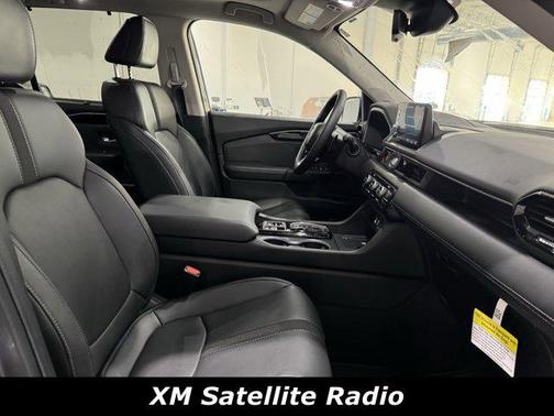 2025 Honda Pilot Touring 8-Passenger